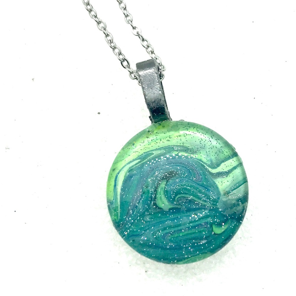 Handmade pendant with hand painted glass dome NSN round 20mm